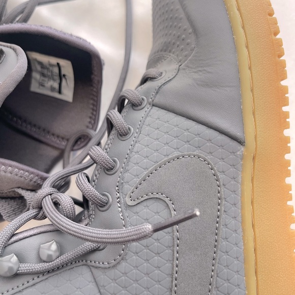 Nike - Picture 5 of 11